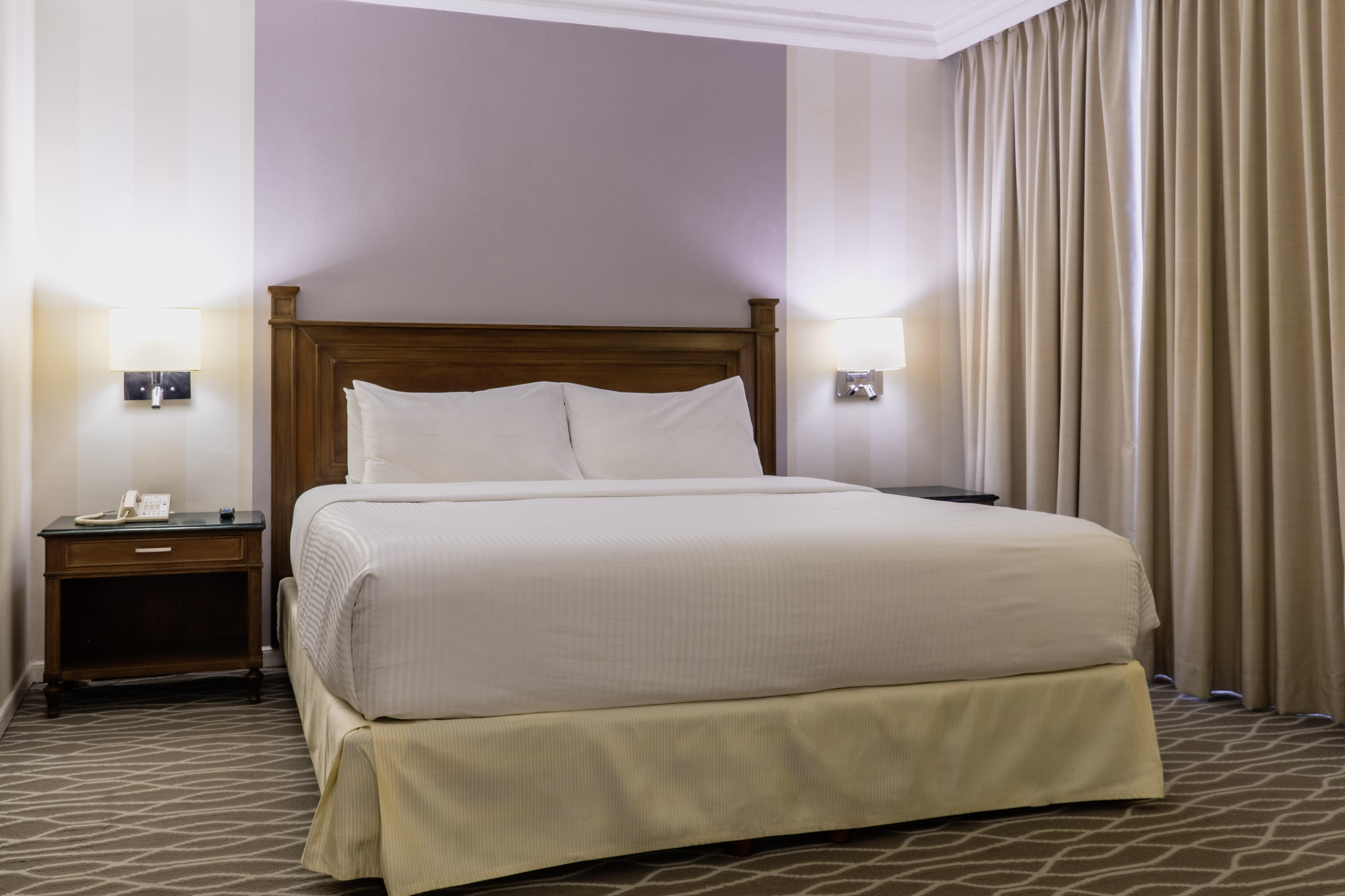 Gamma Monterrey Gran Hotel Ancira Exteriér fotografie A bed with a bed skirt